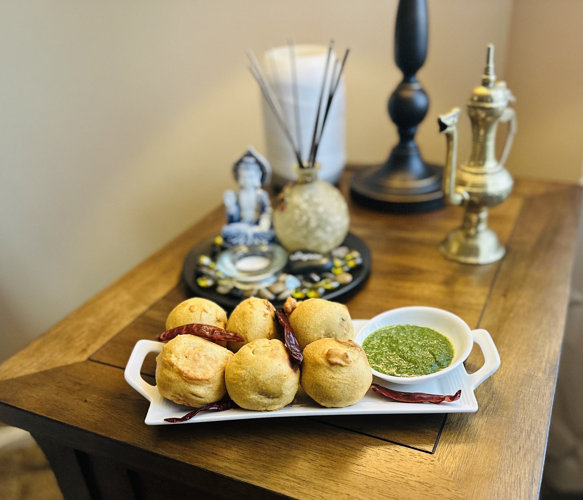 Crispy potato balls served with green chutney